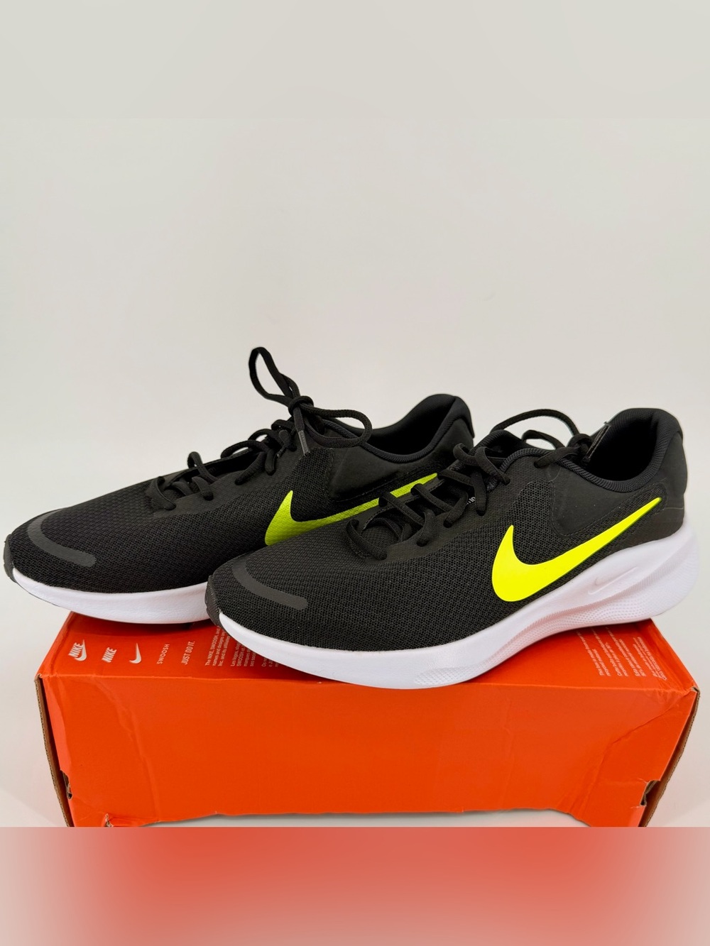 Nike Revolution 7 Black Volt Running Shoes Men’s 9 FB2207-010